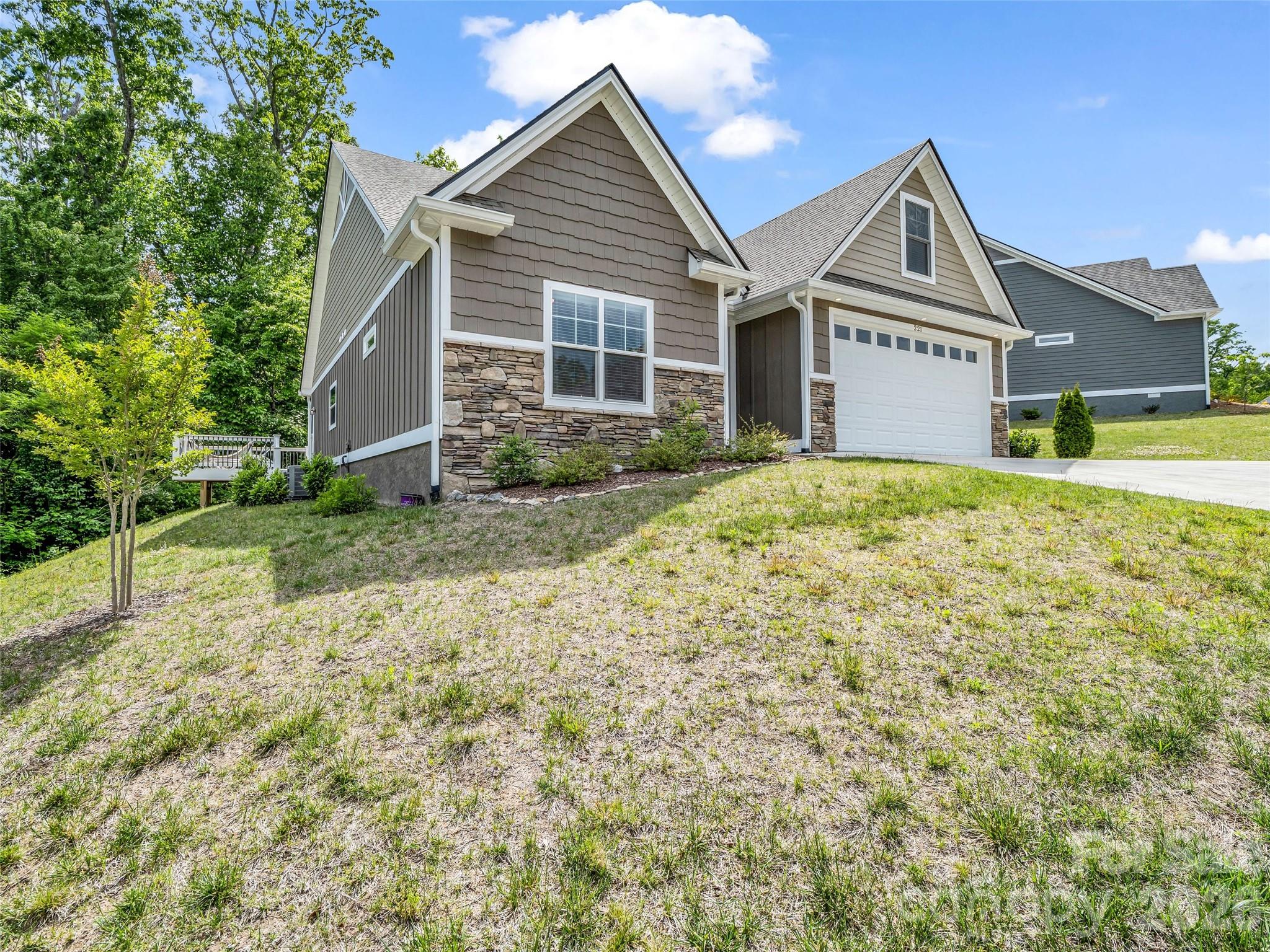221 Millbrae Loop Hendersonville NC 28791