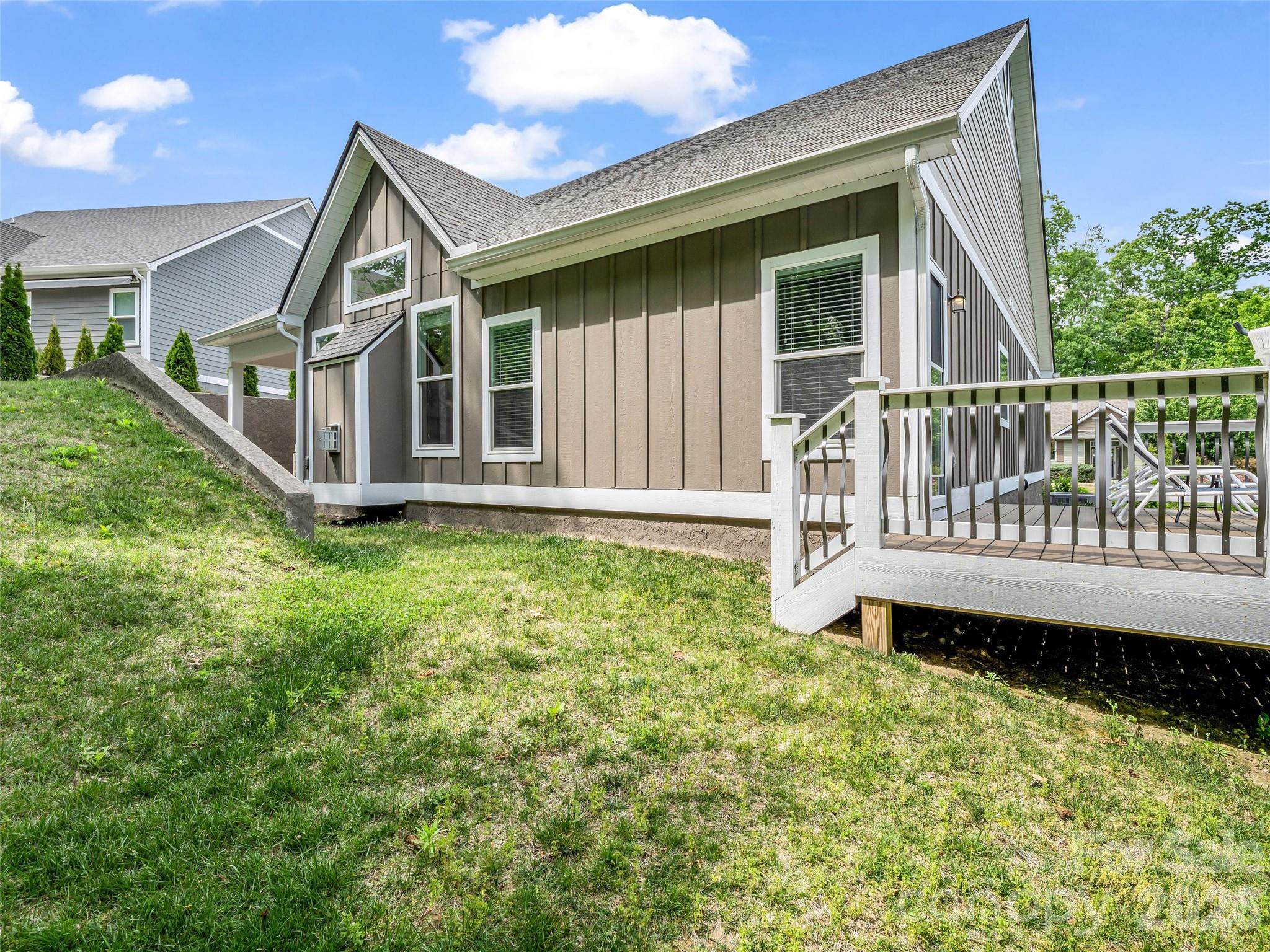 221 Millbrae Loop Hendersonville NC 28791