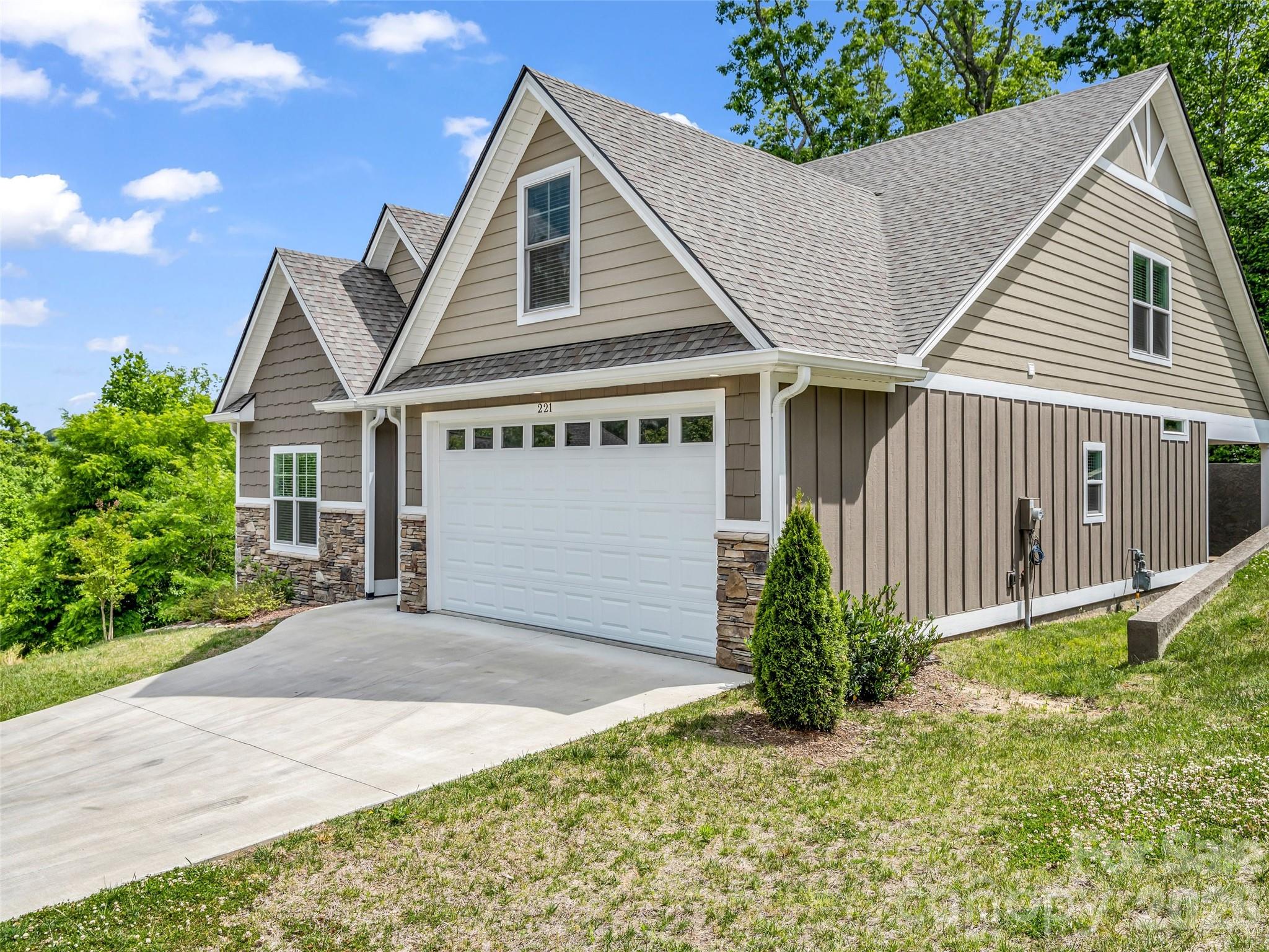 221 Millbrae Loop Hendersonville NC 28791