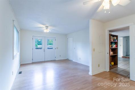 27 Curlee Street Brevard NC 28712