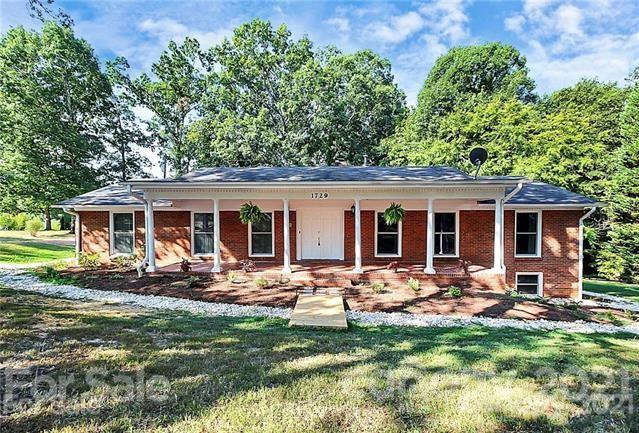 1729 Oakridge Drive Charlotte NC 28216