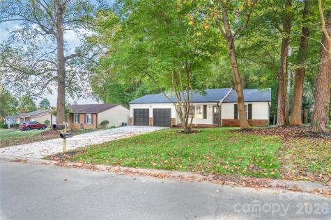 8412 Strider Drive Charlotte NC 28212