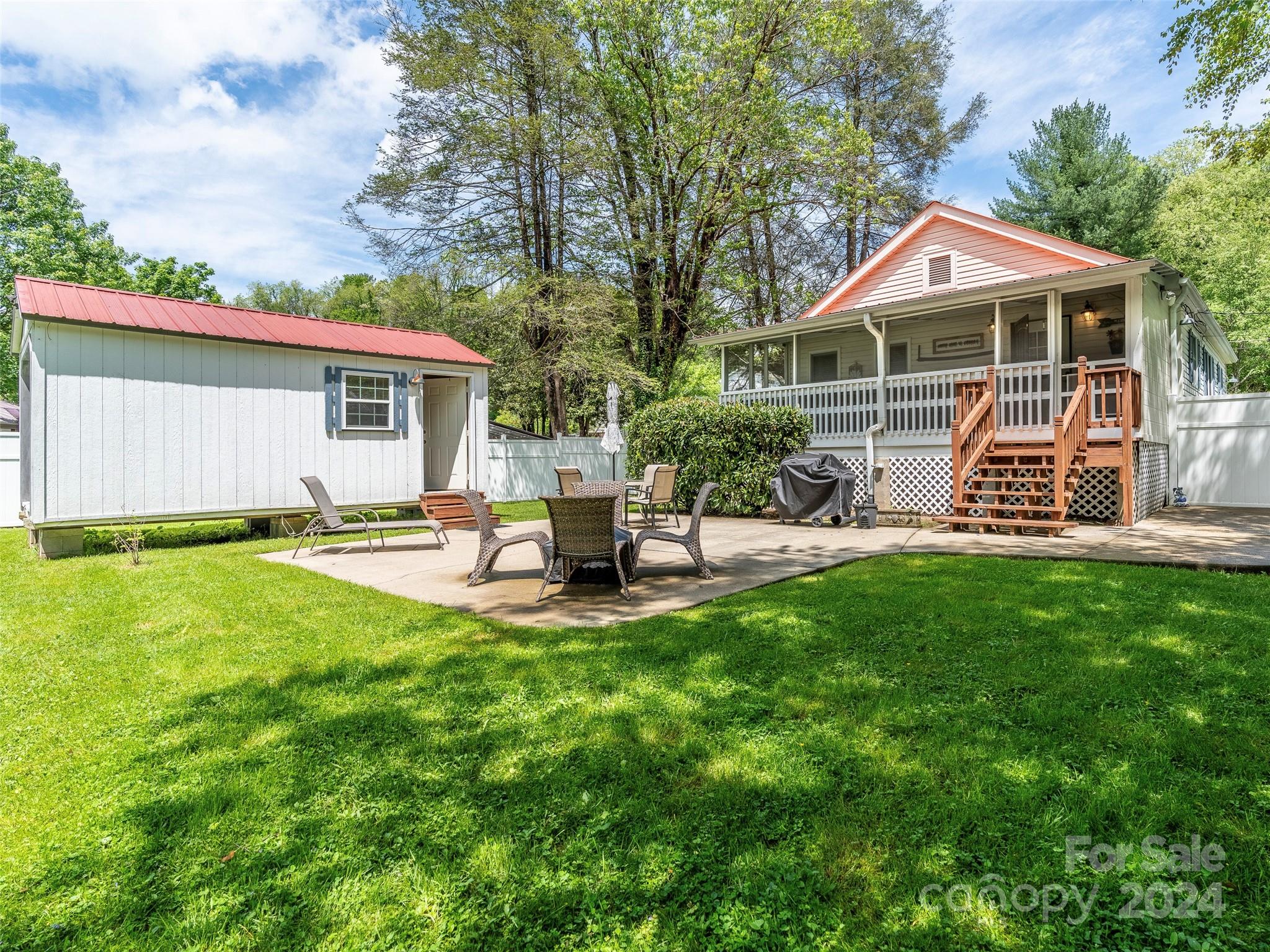 38 S Hill Street Waynesville NC 28786