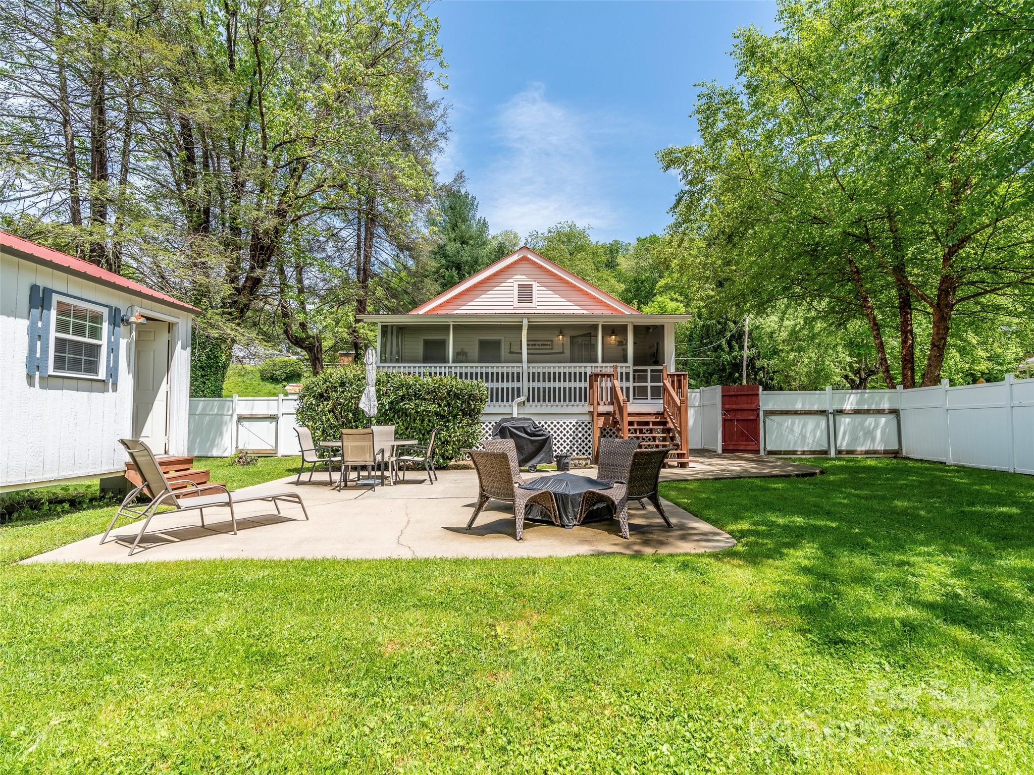 38 S Hill Street Waynesville NC 28786