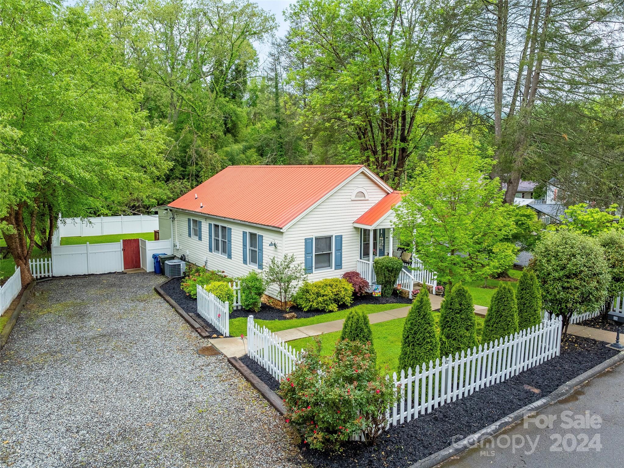 38 S Hill Street Waynesville NC 28786