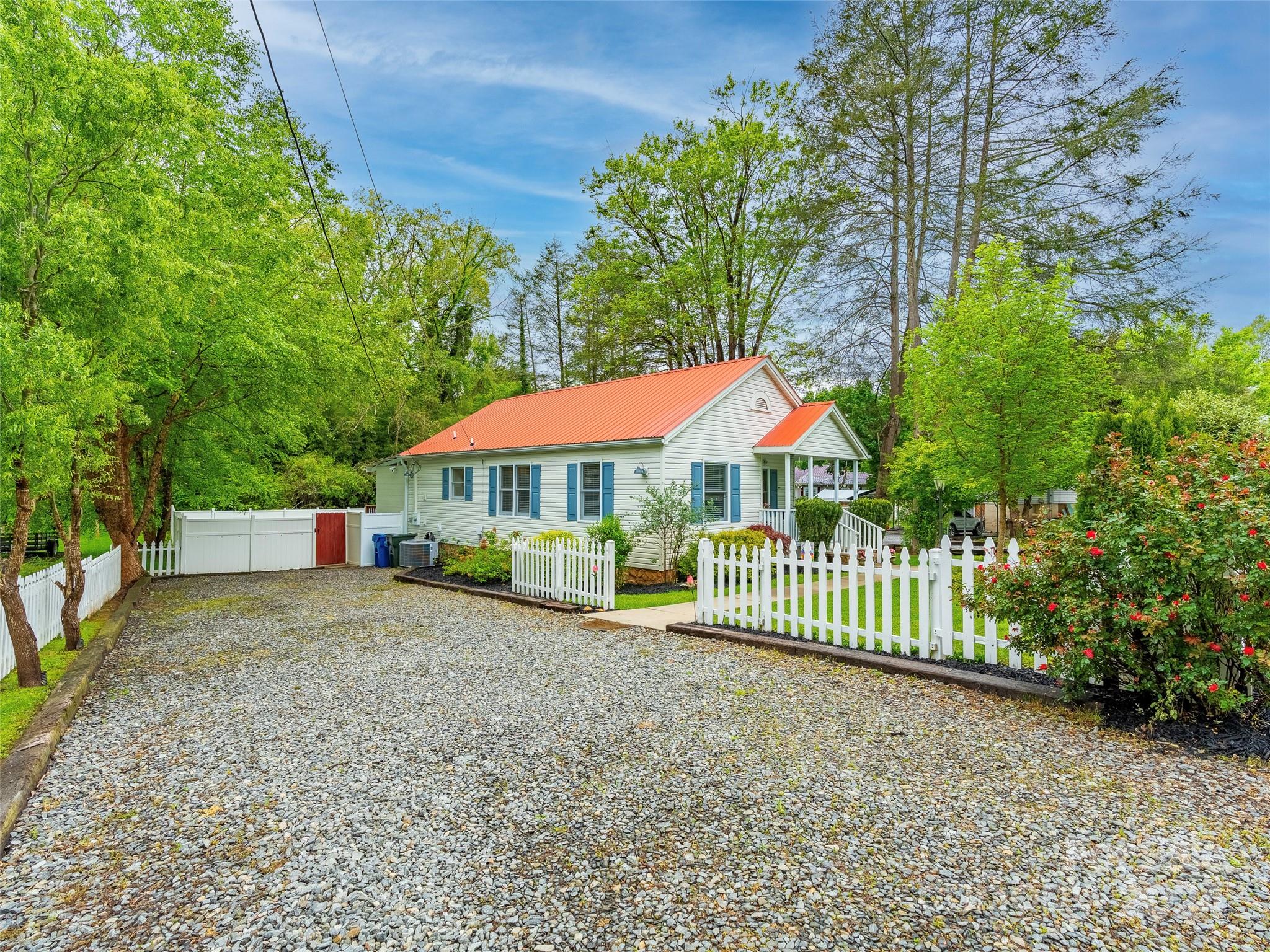 38 S Hill Street Waynesville NC 28786