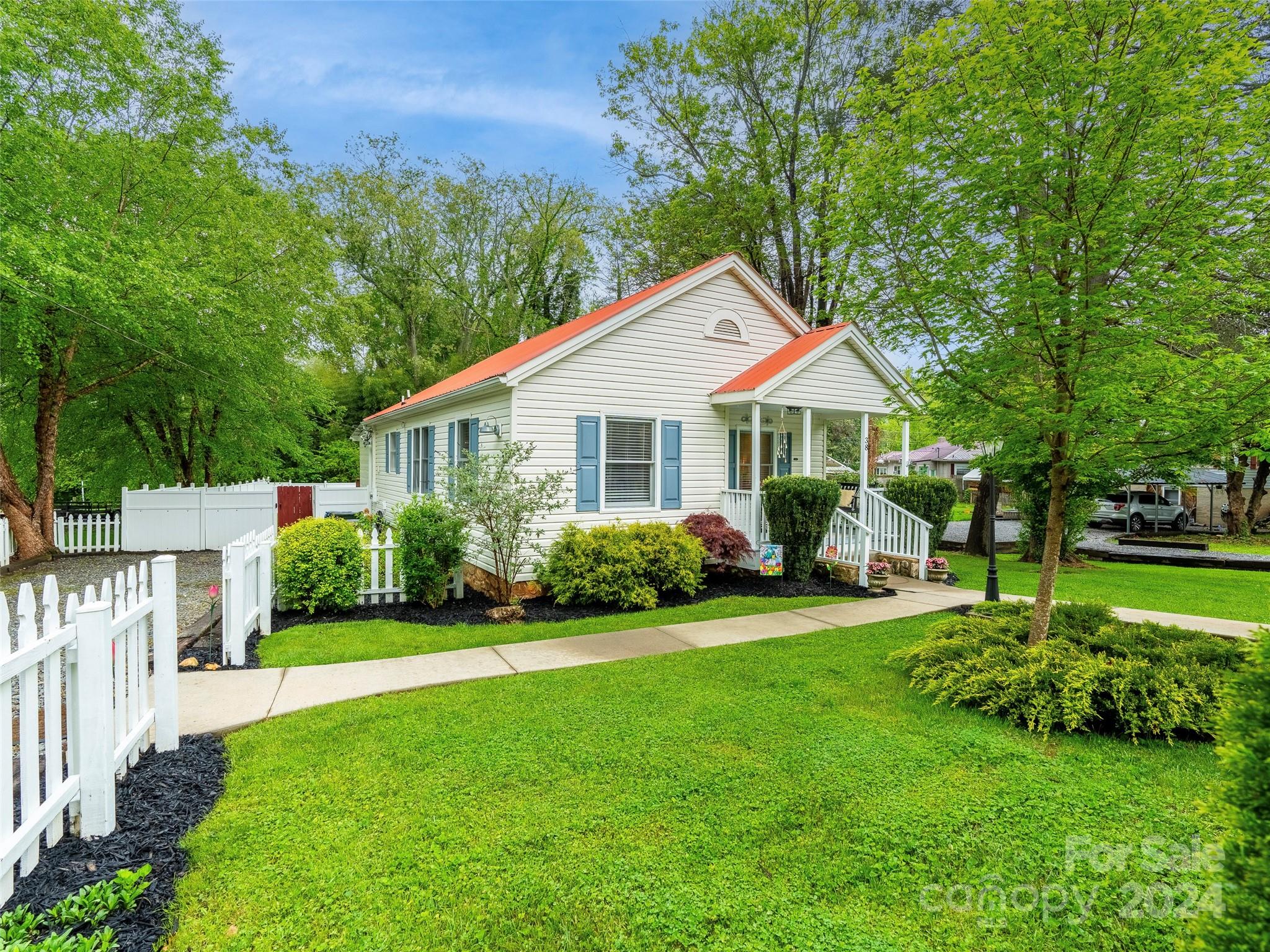 38 S Hill Street Waynesville NC 28786