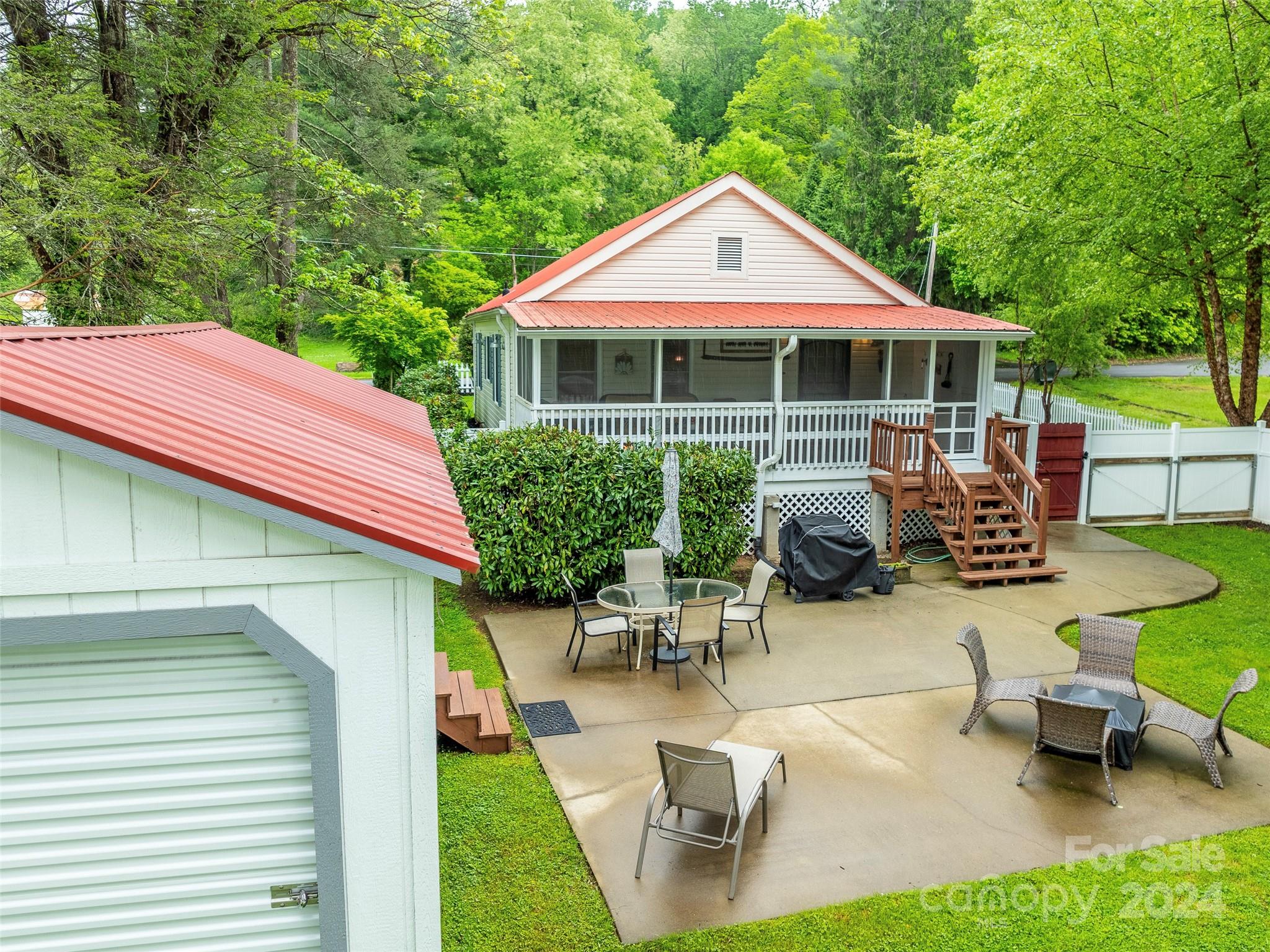 38 S Hill Street Waynesville NC 28786