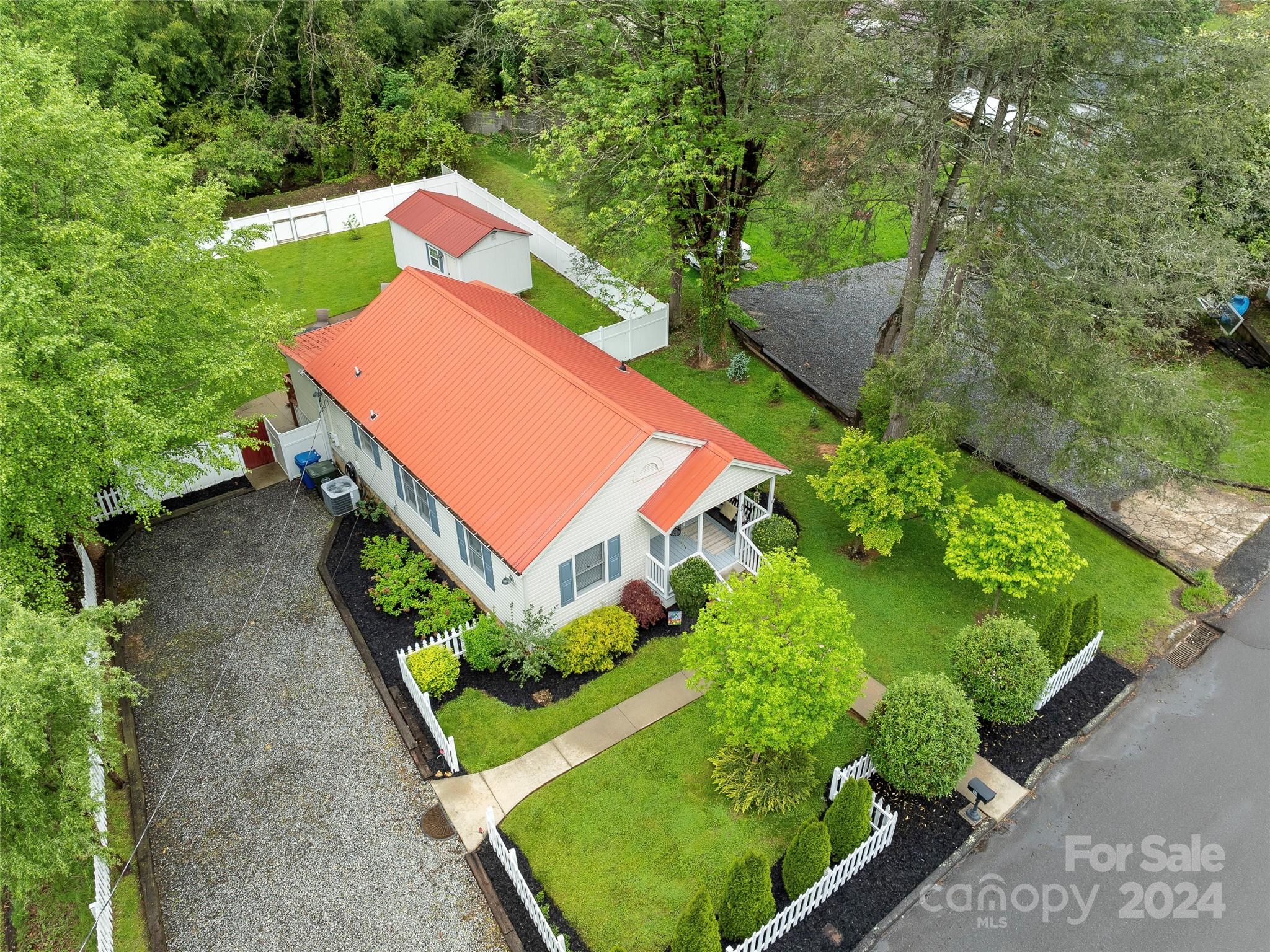 38 S Hill Street Waynesville NC 28786