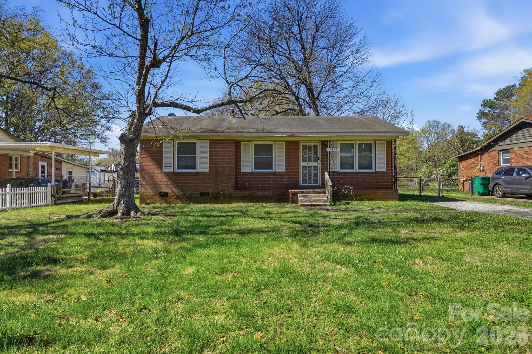 4325 Knollcrest Drive Charlotte NC 28208
