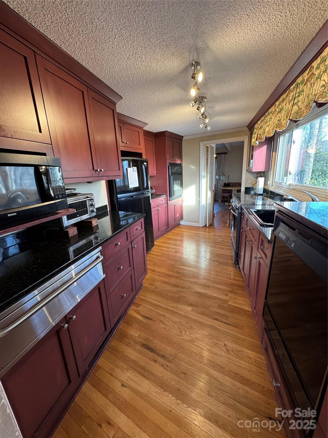 160 Crestwood Circle Newland NC 28657