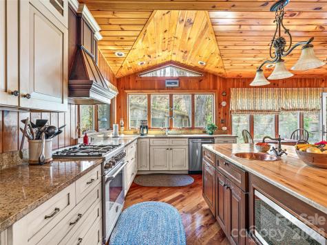 4125 State Highway 197 Highway S Burnsville NC 28714