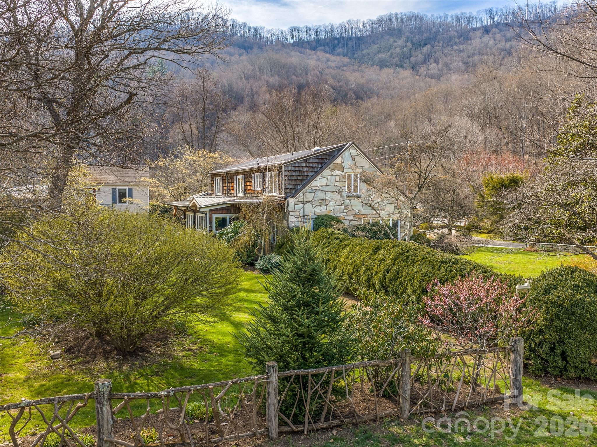4125 State Highway 197 Highway S Burnsville NC 28714