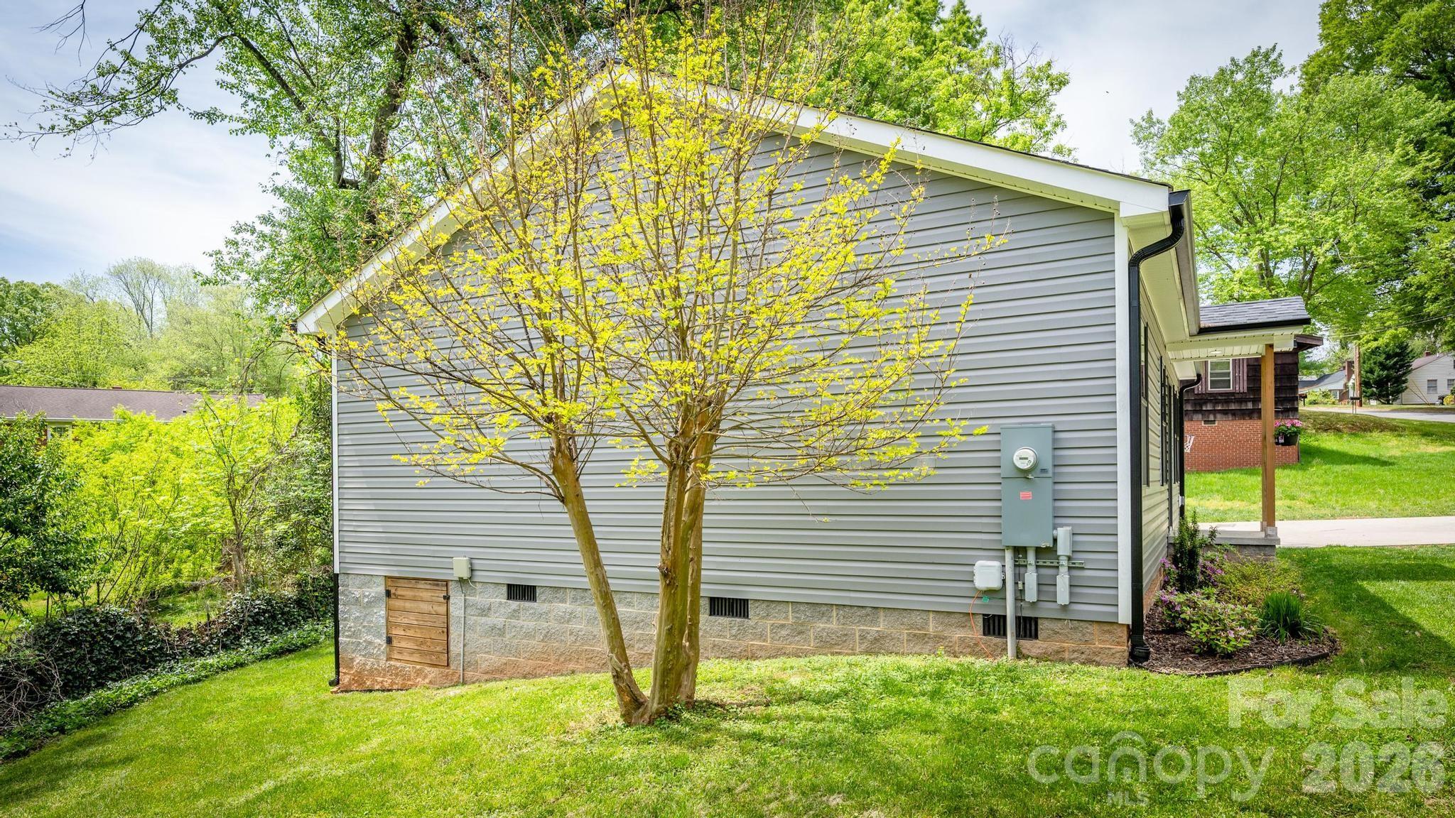 614 E Front Street Statesville NC 28677