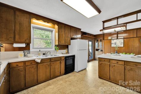 1411 E Maiden Road Maiden NC 28650