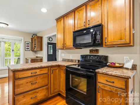 530 Windom Cove Burnsville NC 28714
