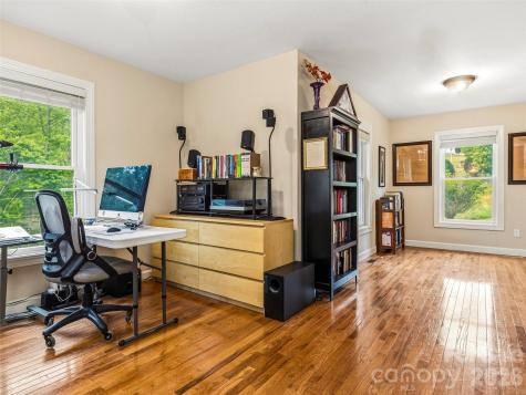 530 Windom Cove Burnsville NC 28714