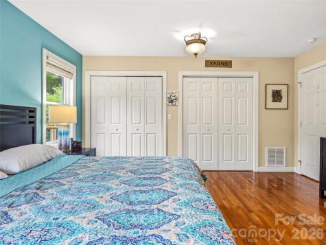 530 Windom Cove Burnsville NC 28714