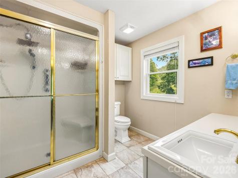 530 Windom Cove Burnsville NC 28714