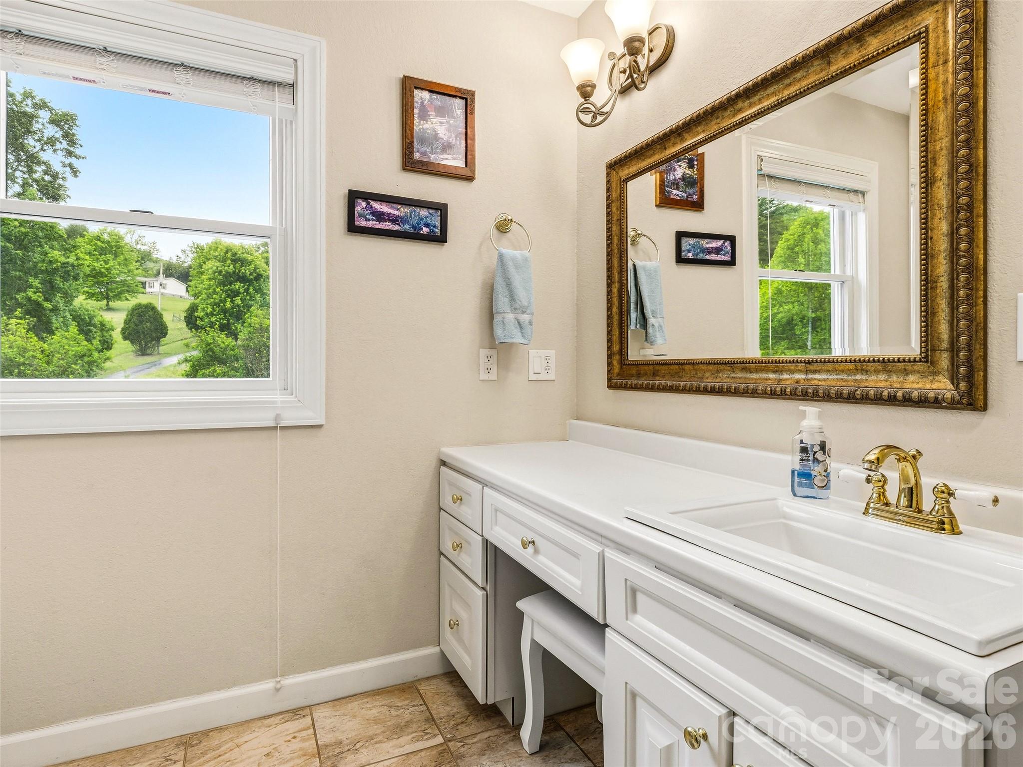530 Windom Cove Burnsville NC 28714