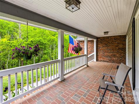530 Windom Cove Burnsville NC 28714