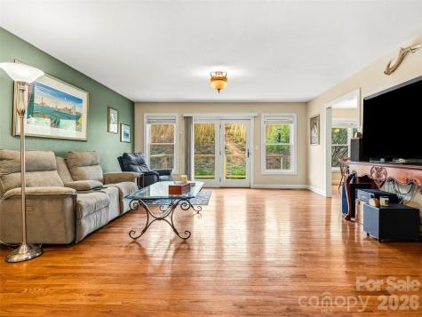530 Windom Cove Burnsville NC 28714