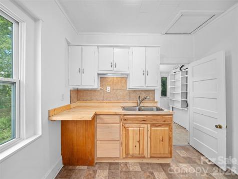 9 Ivy Street Burnsville NC 28714