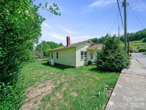9 Ivy Street Burnsville NC 28714