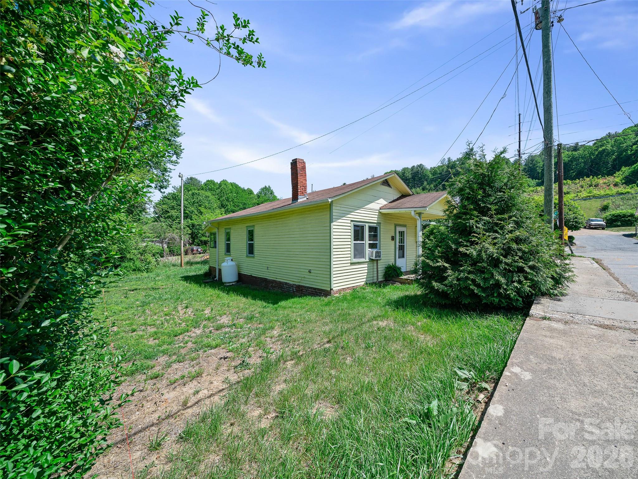 9 Ivy Street Burnsville NC 28714