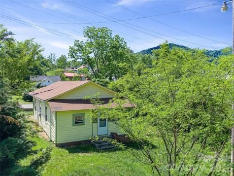 9 Ivy Street Burnsville NC 28714
