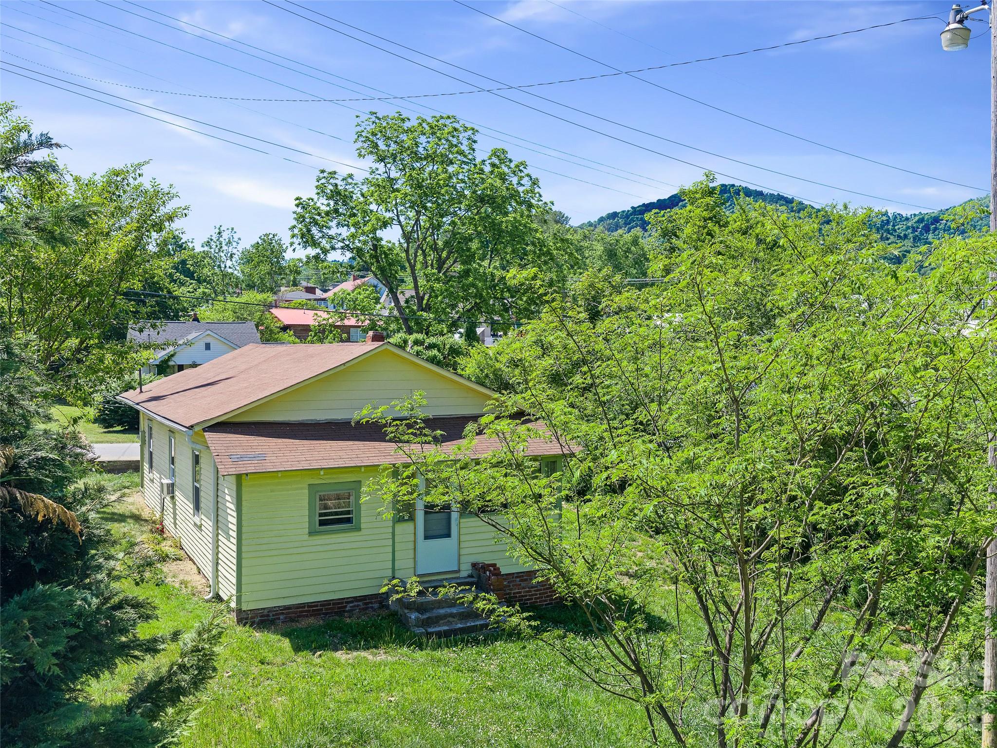 9 Ivy Street Burnsville NC 28714