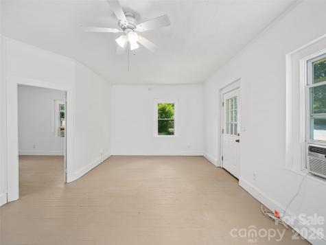 9 Ivy Street Burnsville NC 28714