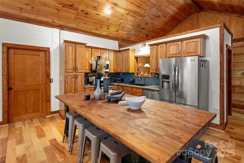 619 Leisure Lane Burnsville NC 28714