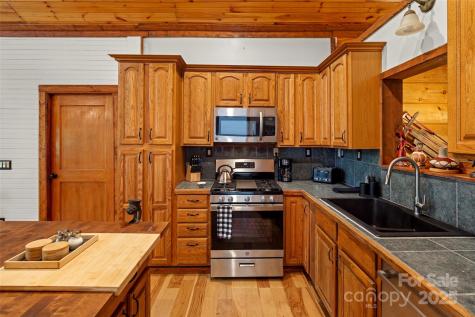 619 Leisure Lane Burnsville NC 28714