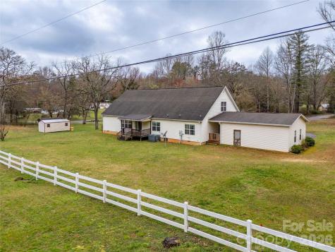 1564 Camp Creek Road Whittier NC 28789