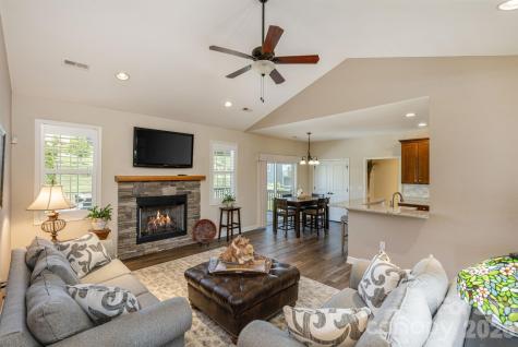 31 Black Iron Lane Hendersonville NC 28792