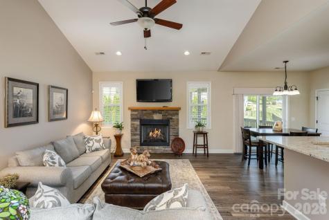 31 Black Iron Lane Hendersonville NC 28792