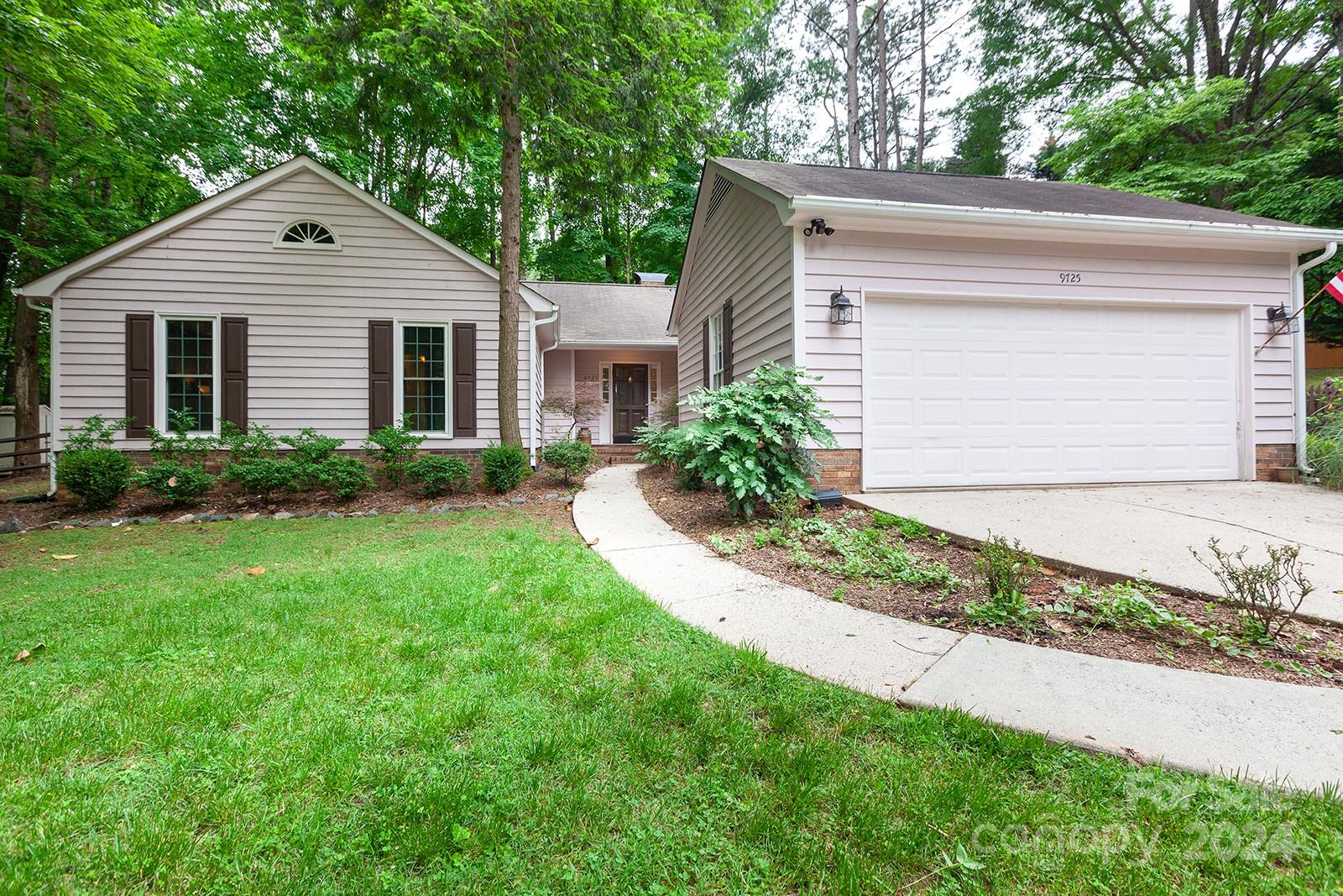9725 Cloverwood Court Charlotte NC 28270