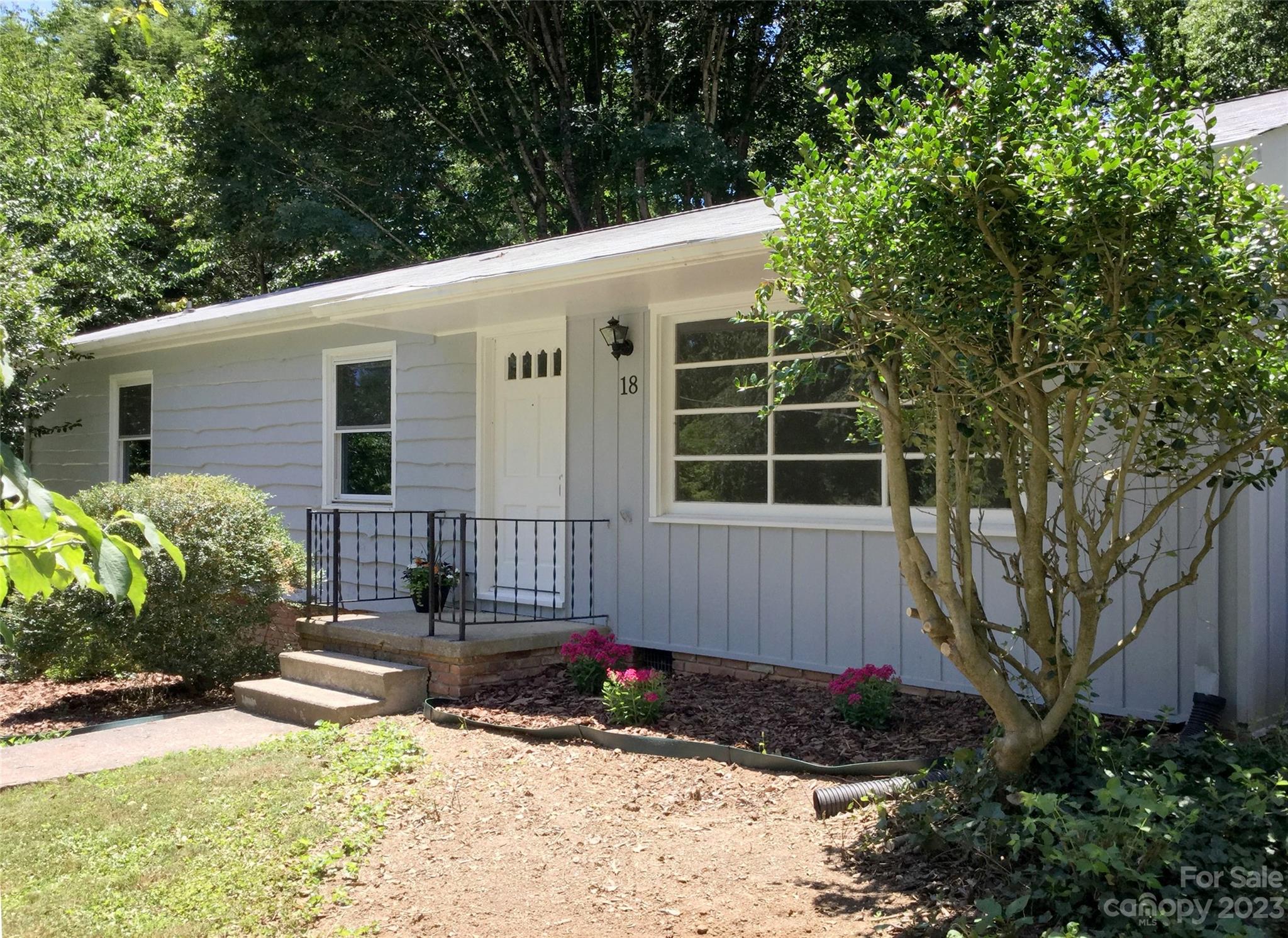 18 Governors Court Asheville NC 28805
