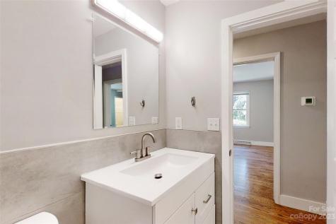 18 Governors Court Asheville NC 28805