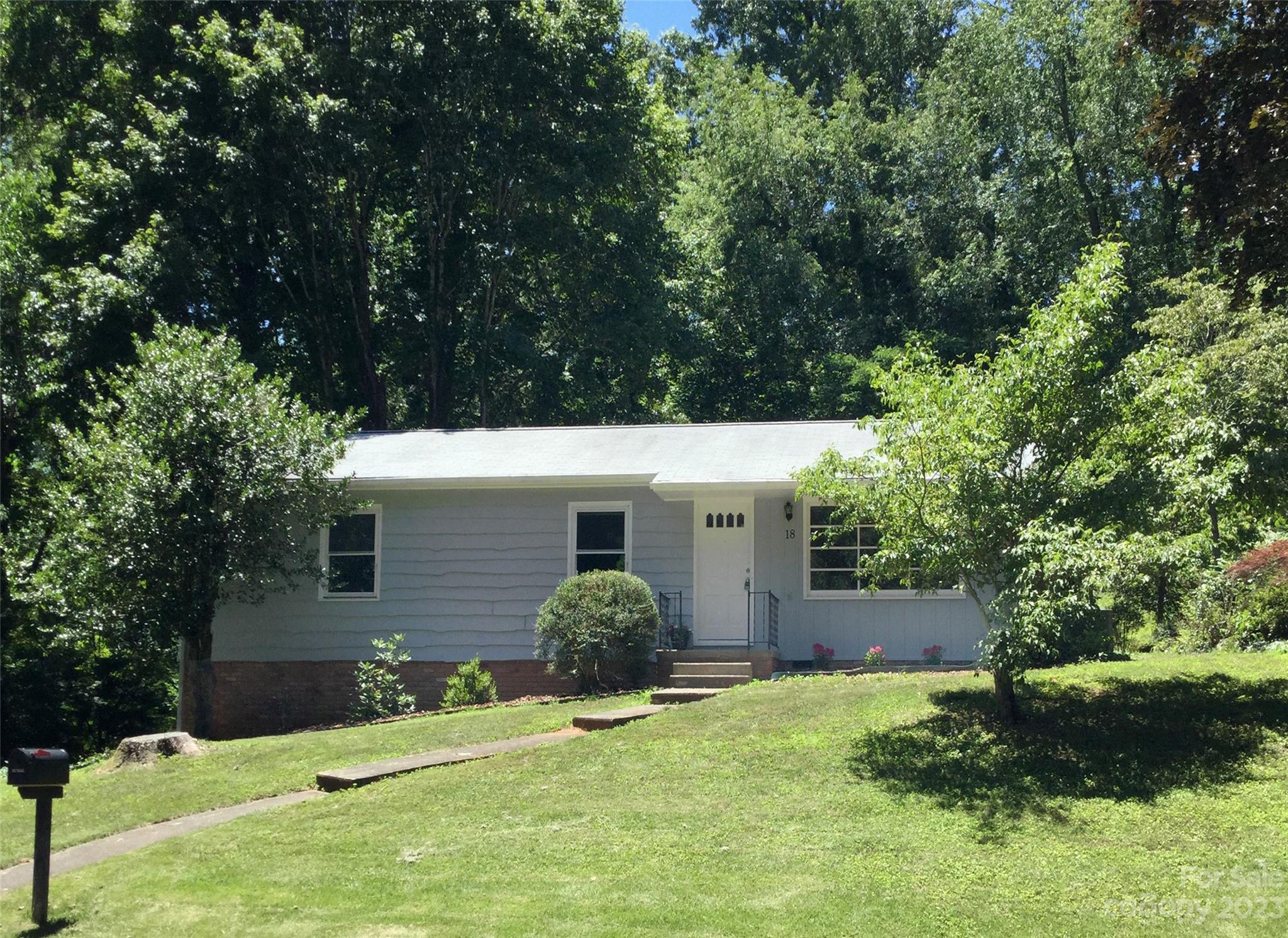 18 Governors Court Asheville NC 28805