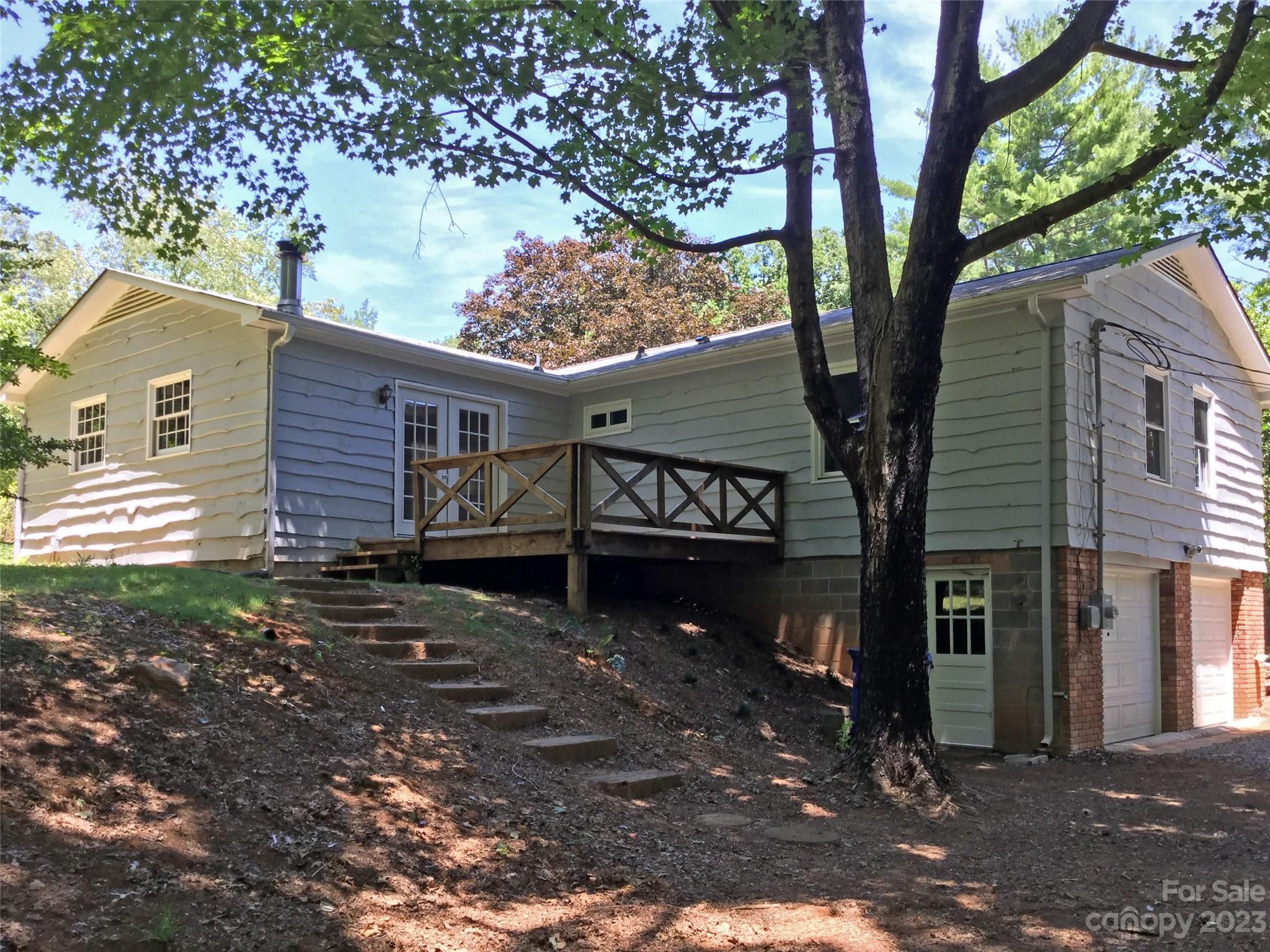 18 Governors Court Asheville NC 28805