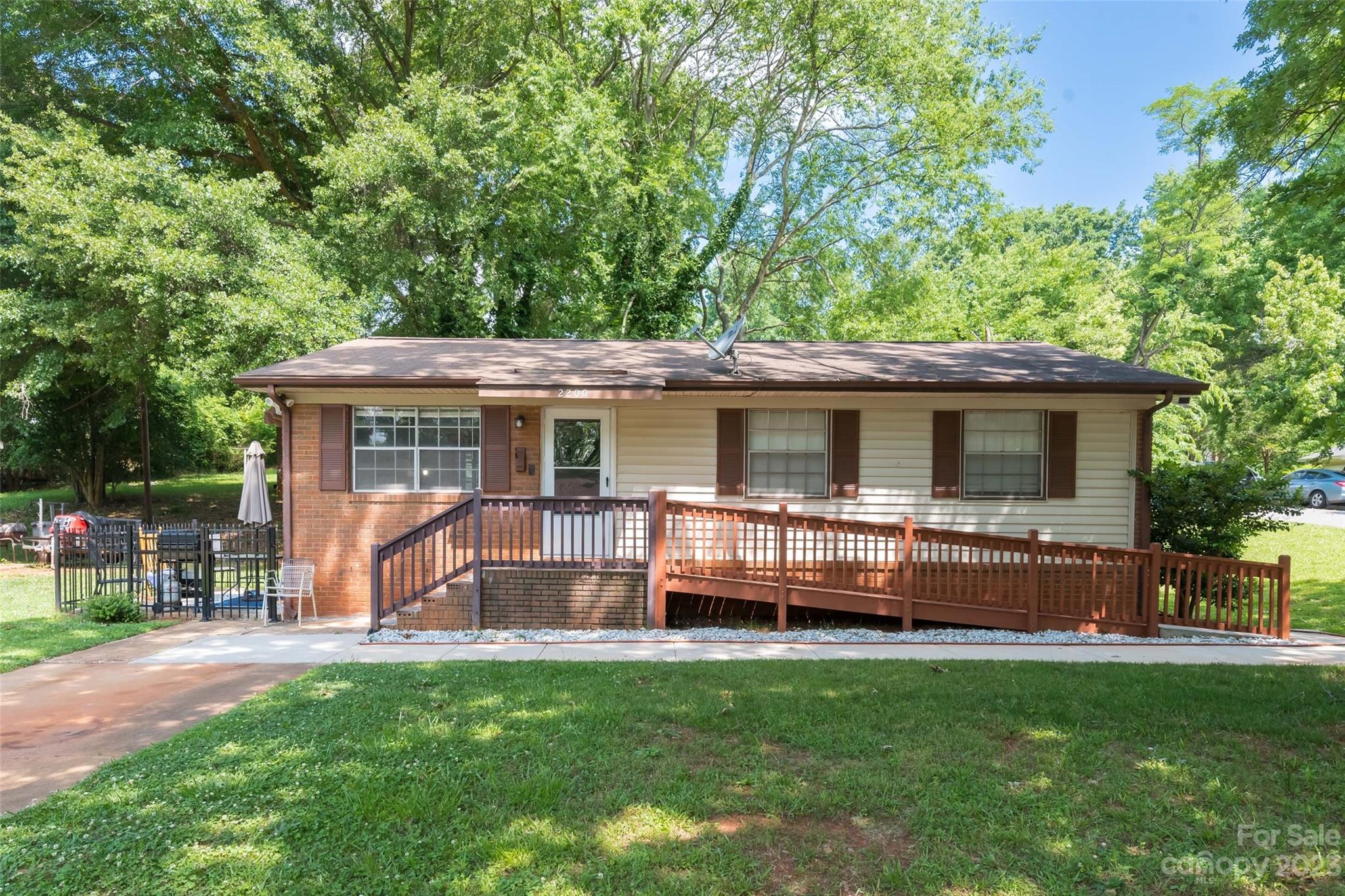 2200 Longleaf Drive Charlotte NC 28210