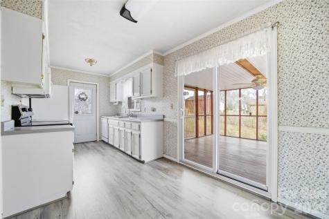 4709 Oakwood Circle Gastonia NC 28056