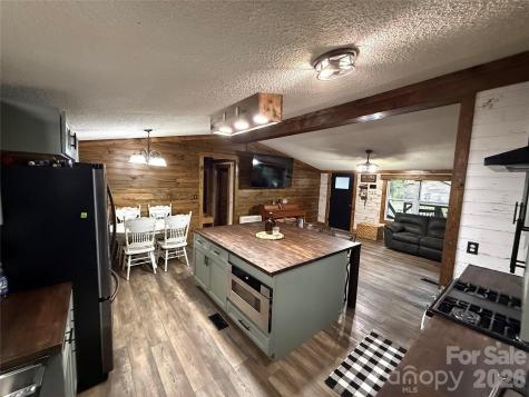 71 Ledford Ridge Lane Bakersville NC 28705
