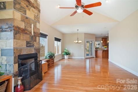 84 Deep Valley Lane Hendersonville NC 28791