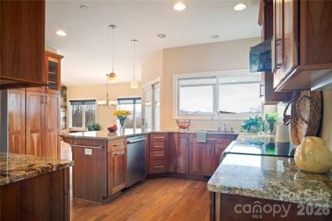 84 Deep Valley Lane Hendersonville NC 28791