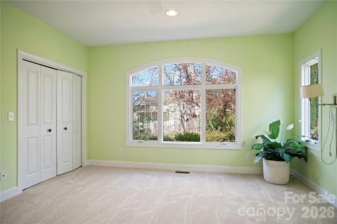 84 Deep Valley Lane Hendersonville NC 28791