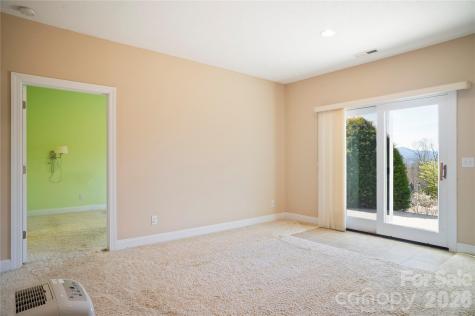 84 Deep Valley Lane Hendersonville NC 28791
