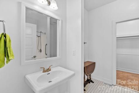 11 Myra Place Asheville NC 28806